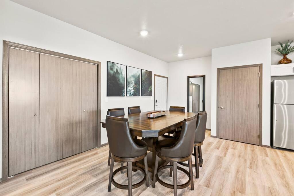 Spacious New 2 Bed 2 Bath Apt By Downtown สโปแคน ภายนอก รูปภาพ